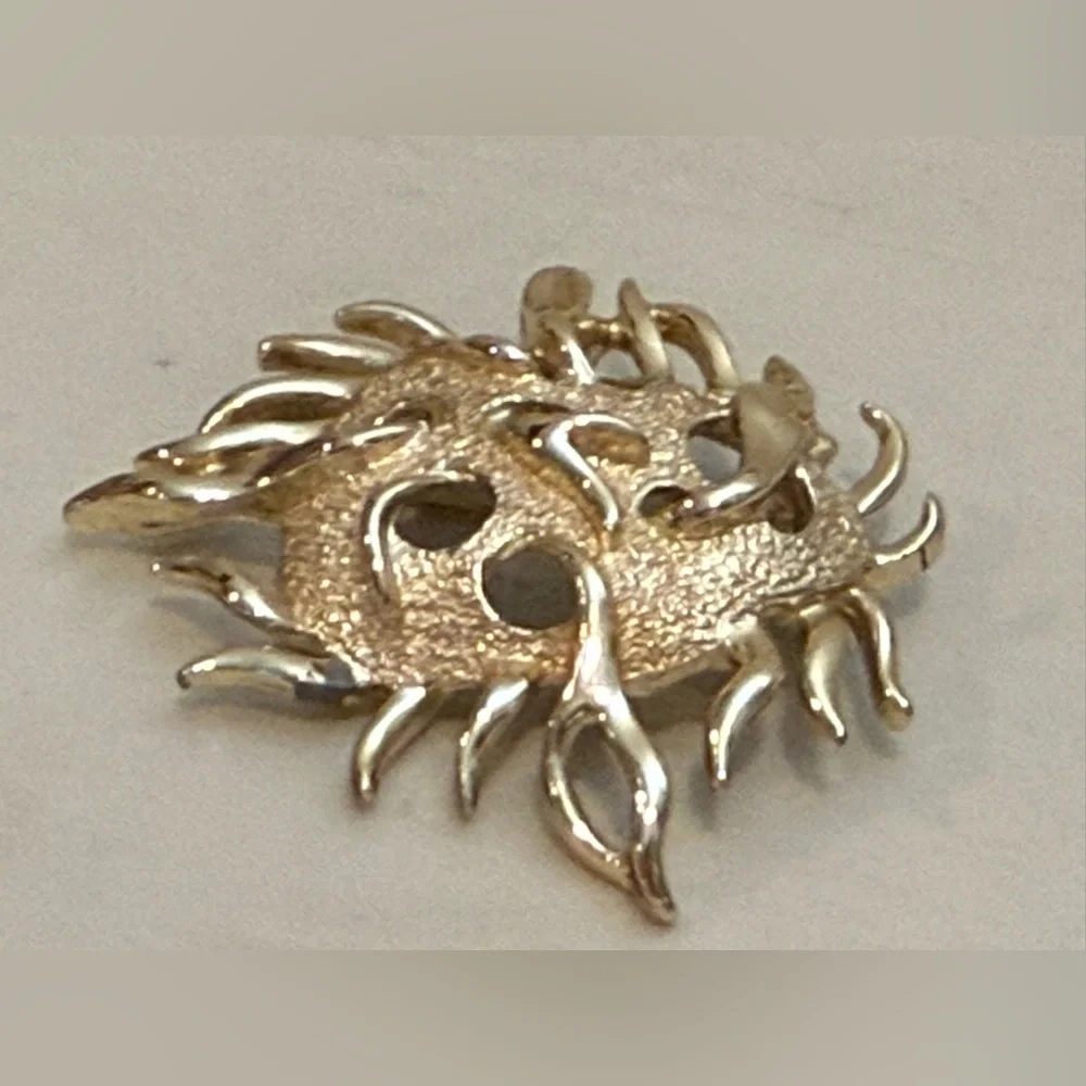 Vtg 70s Sarah Coventry Sea Urchin Brooch Pin‎ Gold Tone Metal Mixed Texture 3-D